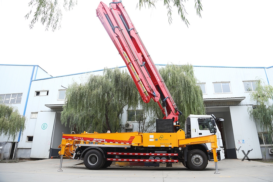 混凝土泵車(chē) 混凝土泵車(chē)