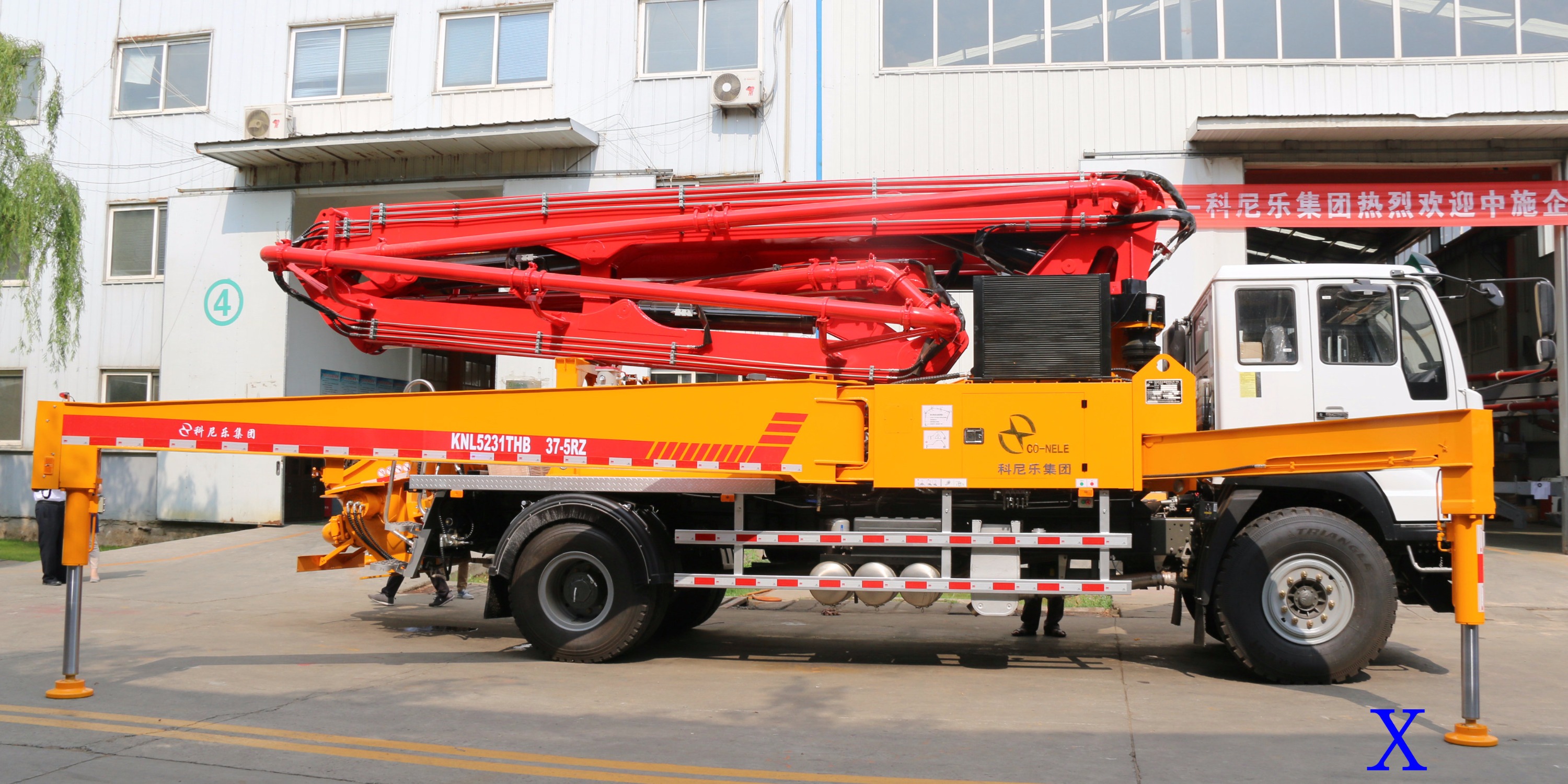 小型泵車伸展臂架時(shí)需要注意哪些？