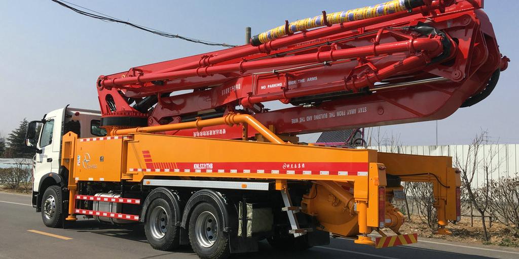 小型混凝土泵車怎樣進行短距離泵送