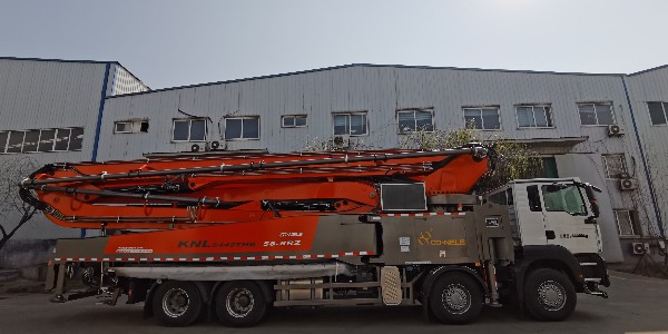 泵車泵送時(shí)為什么不能向后？