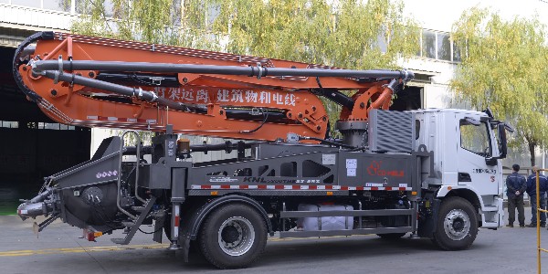 32米泵車(chē)在操作臂架之前要注意哪些？